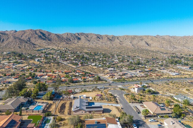 Building Photo - 7760 Arrowhead Dr