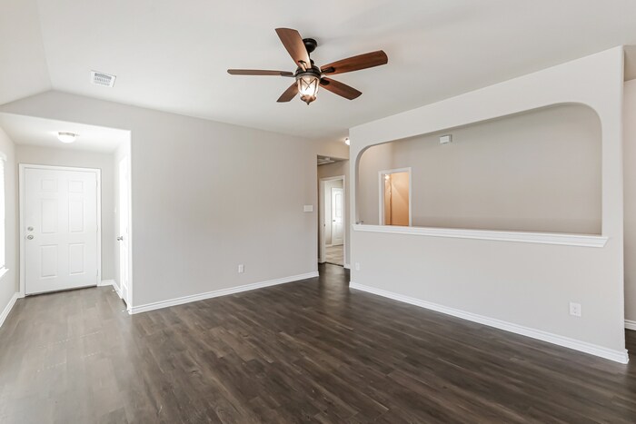 Building Photo - 1415 Kinglet Dr