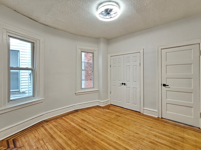 Building Photo - 114 S 54th St