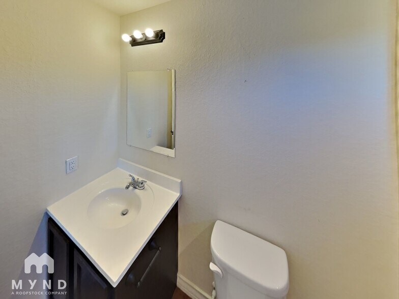 Building Photo - 6415 Melanzane Ave