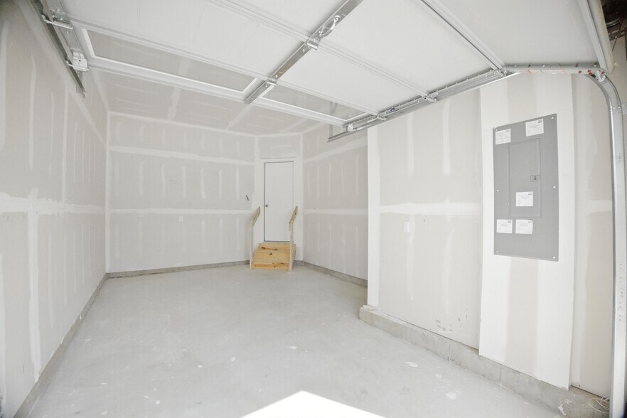 Building Photo - 41 Sequoia Dr