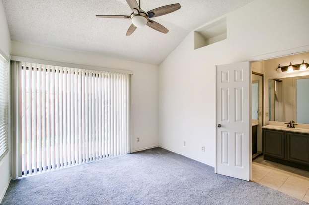 Building Photo - 2401 Brooke Ct