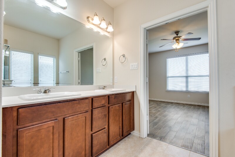 Building Photo - 2813 Castle Creek Dr