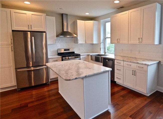 Building Photo - 147 Lachenour Ave