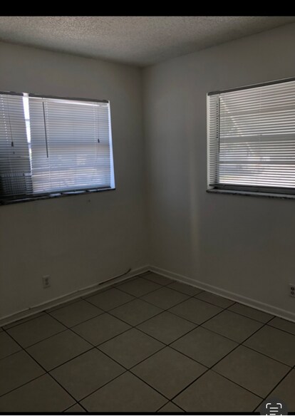 Primary Photo - 702 N L St