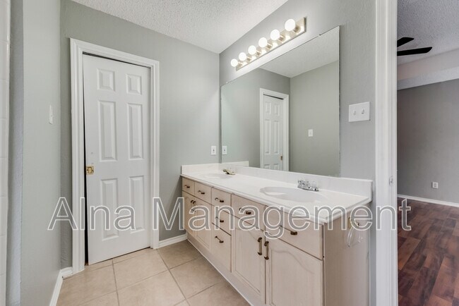 Building Photo - 6609 Gardenia Dr