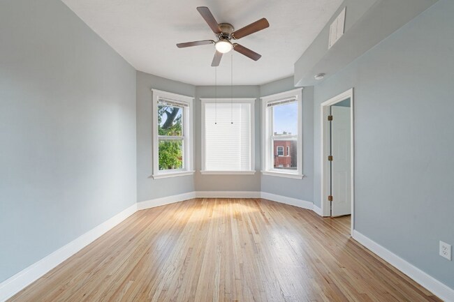 Building Photo - 4910 W Van Buren St