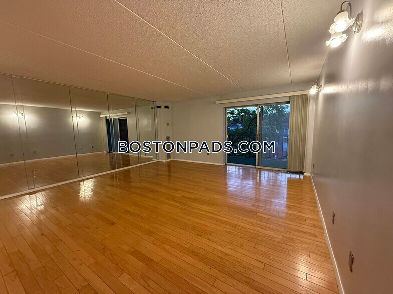 Building Photo - 50 Broadlawn Park