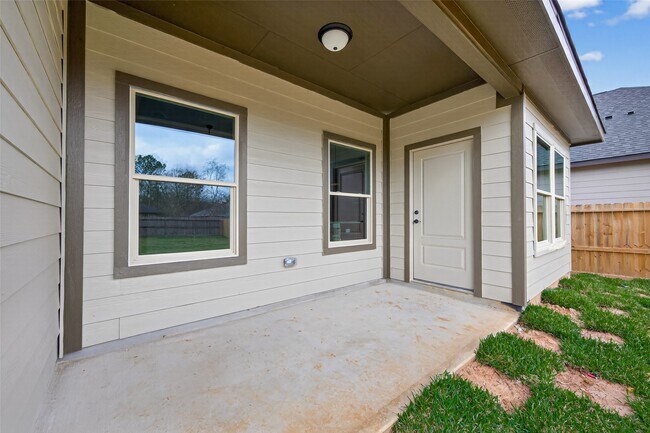 Building Photo - 1107 Lyle W Ave