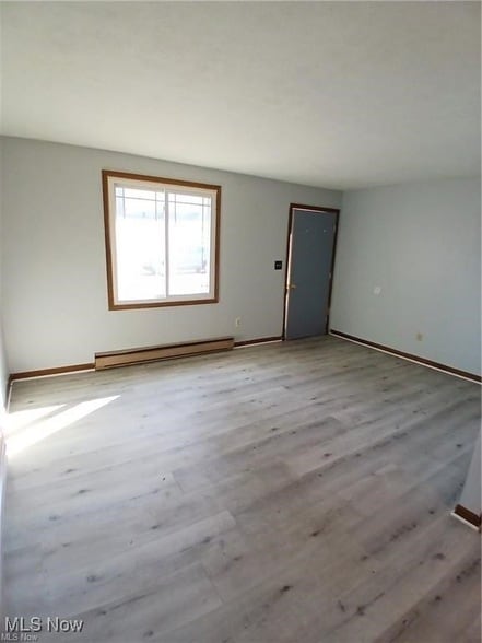 Building Photo - 31 1/2 Elm Street Unit