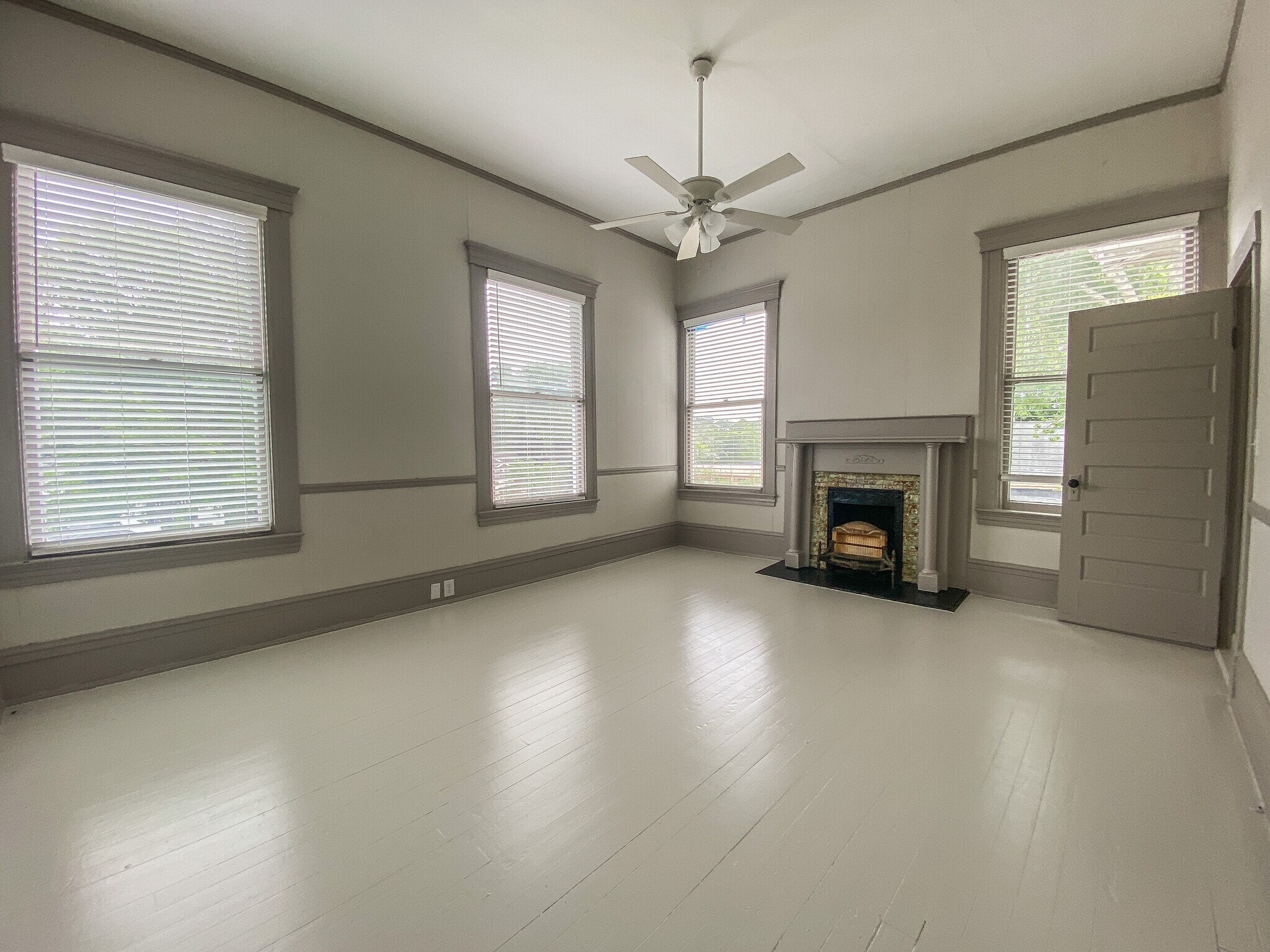 Building Photo - 1012 Love Ave