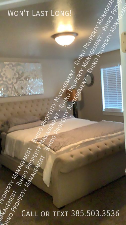 Building Photo - 3 Bed/3.5 Bath End Unit Townhouse in Sandy