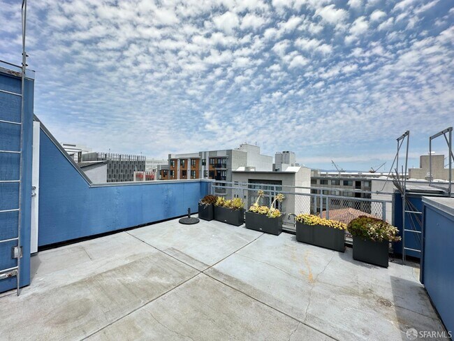 Building Photo - 2080 3rd St