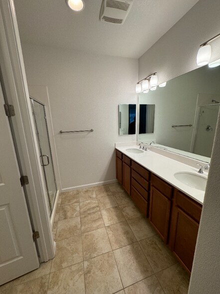 Building Photo - 3949 Portola Cmn