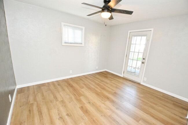 Building Photo - Close to Notre Dame, 3 bedroom home with 2...