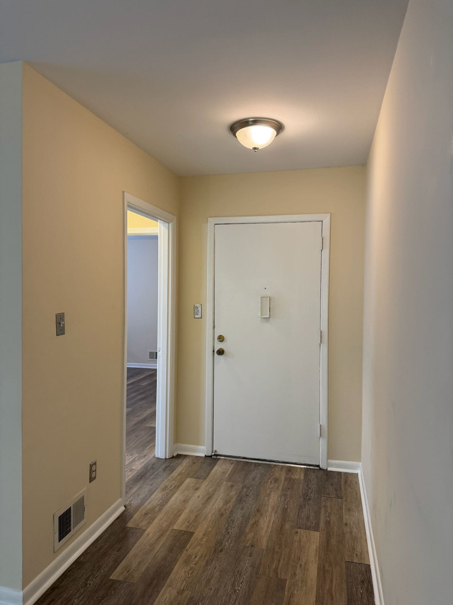 Building Photo - 160 S Lake Dr