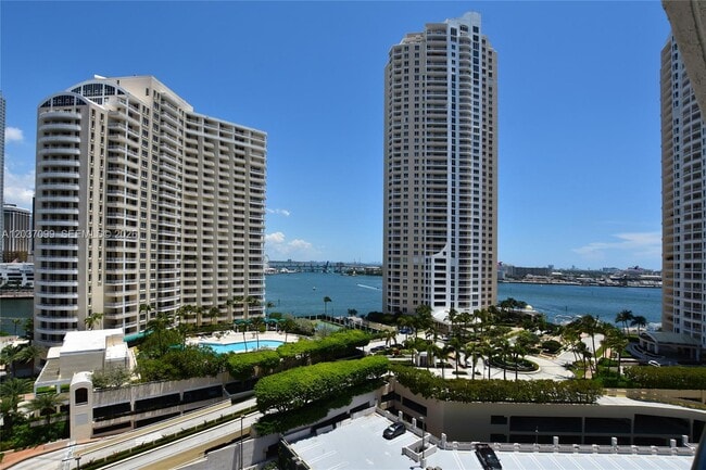 Building Photo - 540 Brickell Key Dr