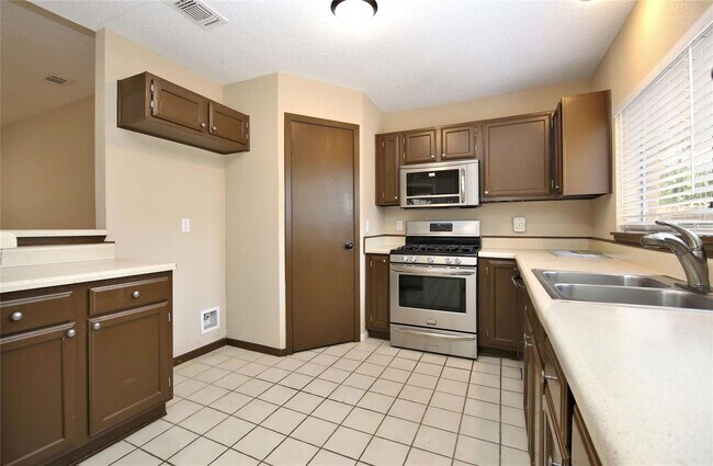 Building Photo - 18203 Brooknoll Dr