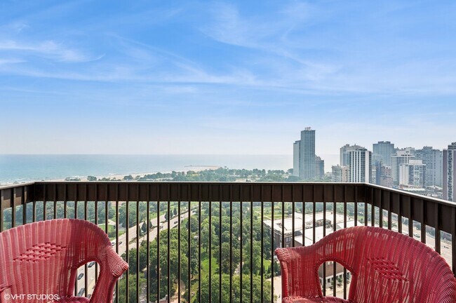 Building Photo - 1660 N La Salle Dr