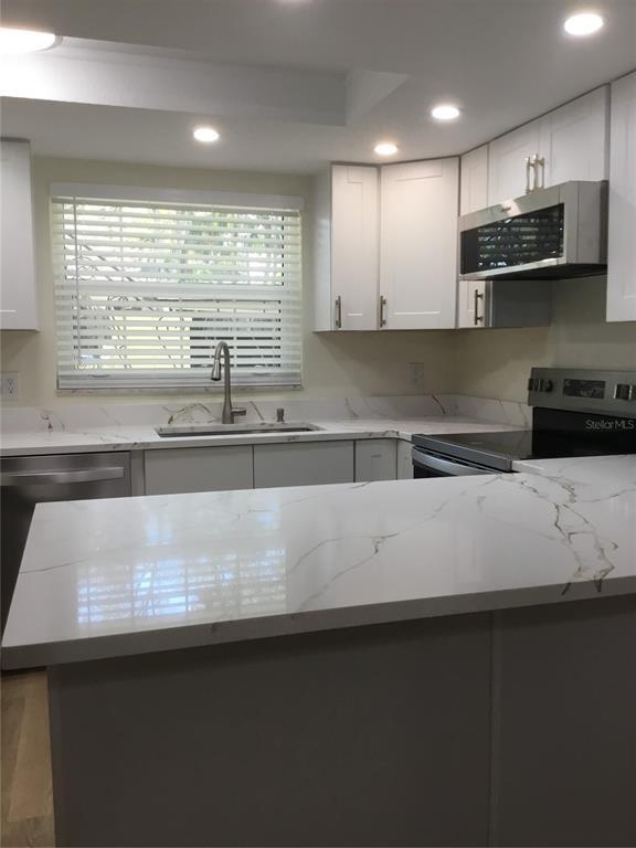 Building Photo - 44 Country Club Dr