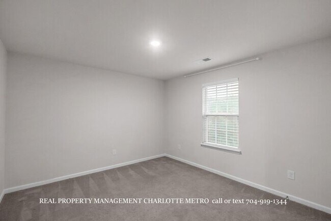 Building Photo - Stunning 4-BR Home on Wooded Cul-De-Sac Lot in Brightwater – Minutes from Rivergate!