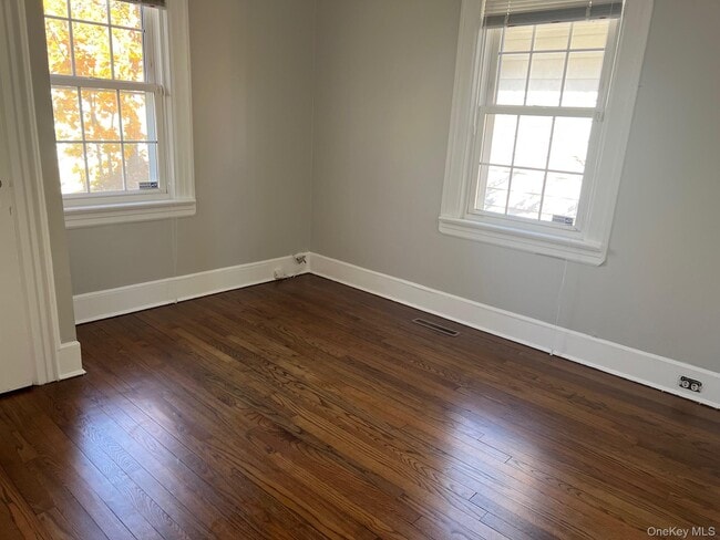 Building Photo - 100 Grant St