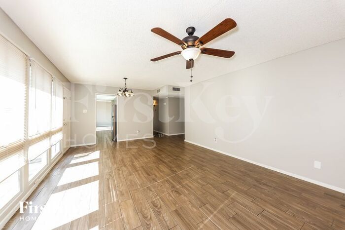 Building Photo - 13807 N 52nd Ave