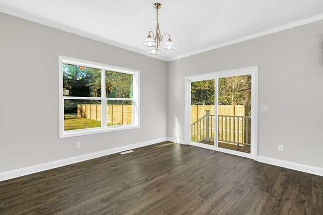 Dining - 6884 Willa Ct