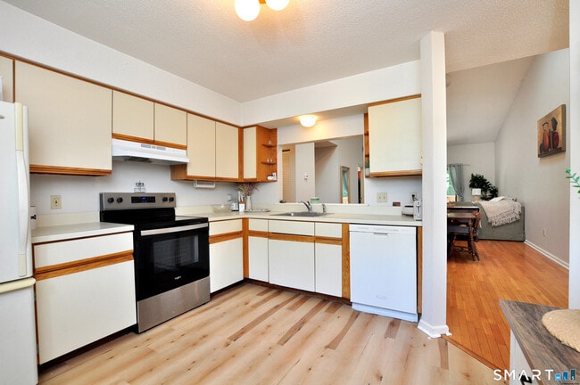Building Photo - 30 Simsbury Landing