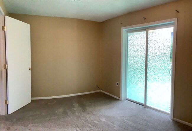 Building Photo - Beautifully Renovated 3-Bedroom Rambler with Bonus Room – East Bremerton