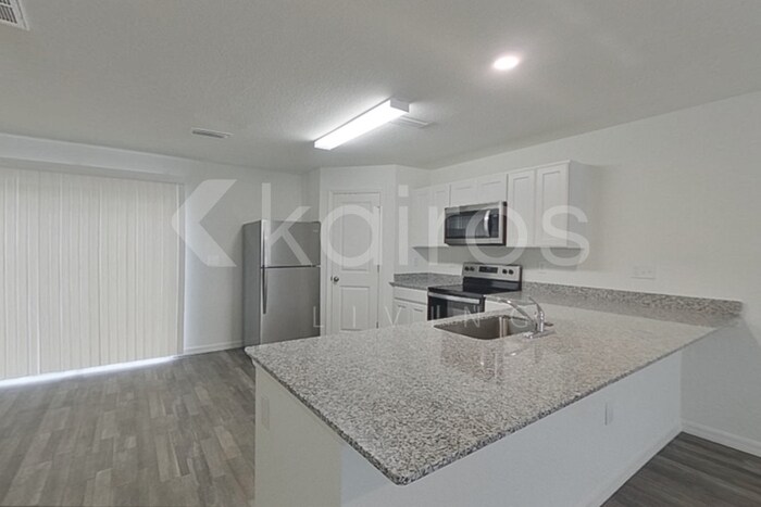 Building Photo - 12378 Paramount Dr S