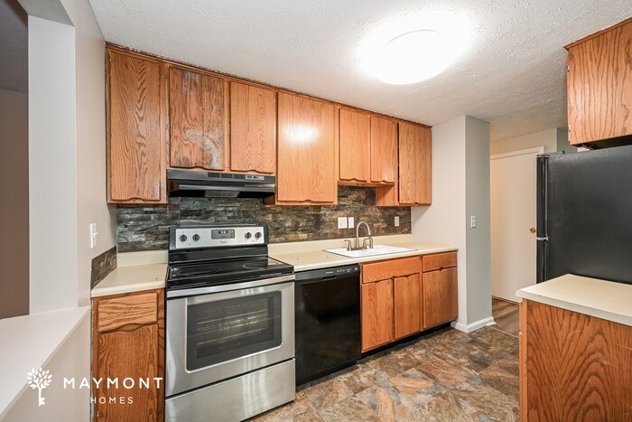 Building Photo - 1663 W Kemper Rd