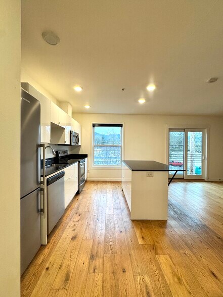 Building Photo - 8803 N Lombard St