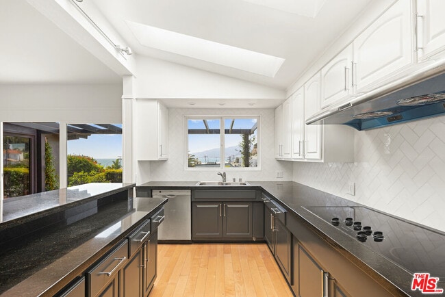 Building Photo - 117 Ocean Way