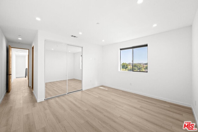 Building Photo - 2123 Cloverdale Ave