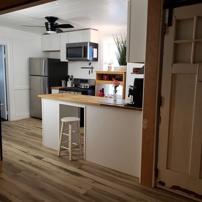 Building Photo - 27 Norton St