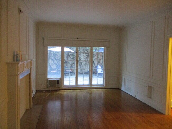 Building Photo - 7289 Franklin Ave
