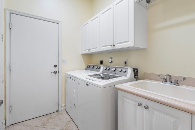 Building Photo - 10552 Stone Garden Drive