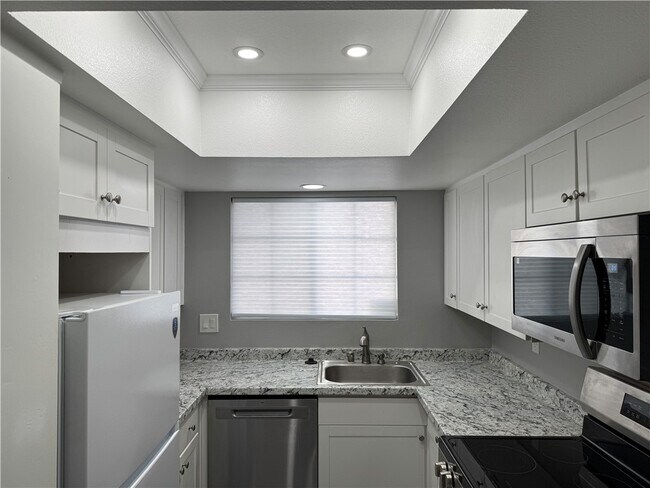 Building Photo - 26162 Sanz