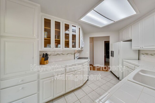 Building Photo - 5456 Oak Leaf Cir
