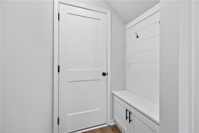 Building Photo - 548 Madison St