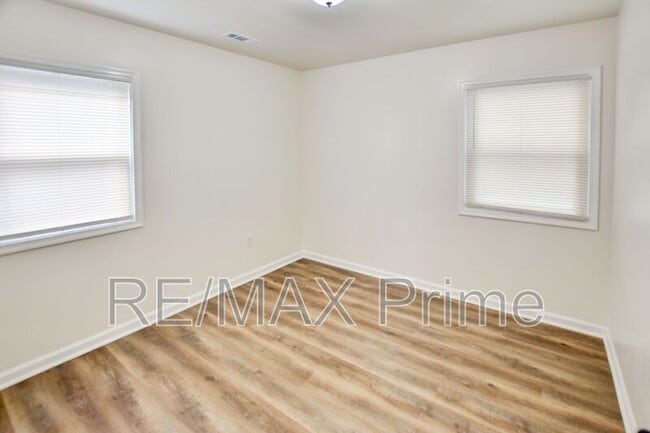 Building Photo - 1923 Bancroft Dr