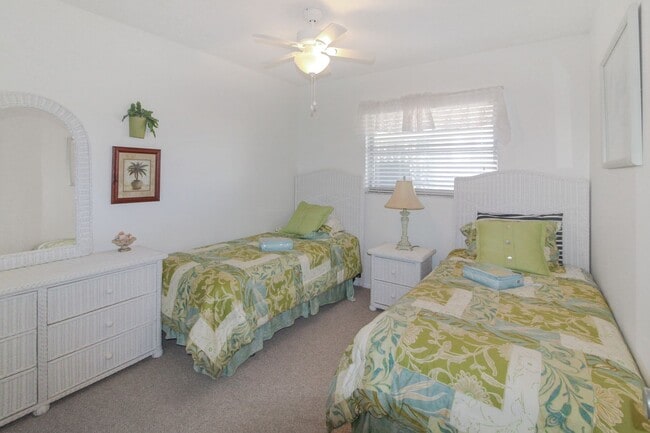 Building Photo - Beach Manor Villas Annual Condo for Rent