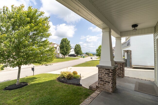 Building Photo - 1416 Madison Oaks Rd