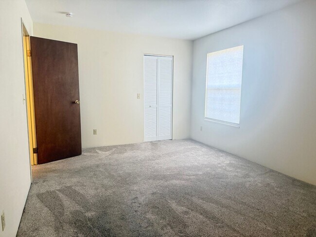 Building Photo - 2BR/2BA | Newly Renovated Condo| Nice views of grassy area | Community Pool!
