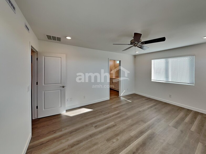 Building Photo - 9720 N Rancho Lozano