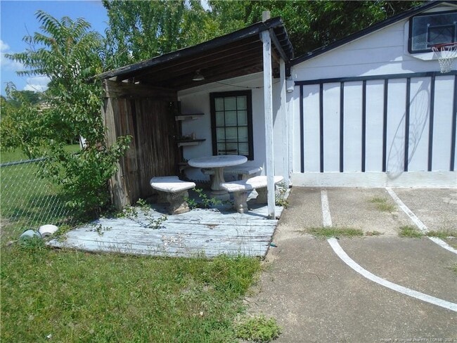 Building Photo - 1115 Poplar Dr
