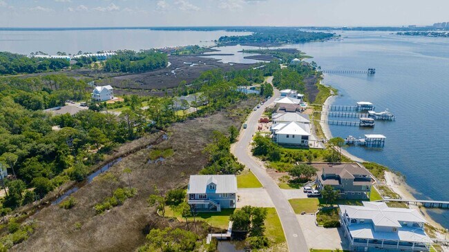 Building Photo - 16262 Tarpon Dr