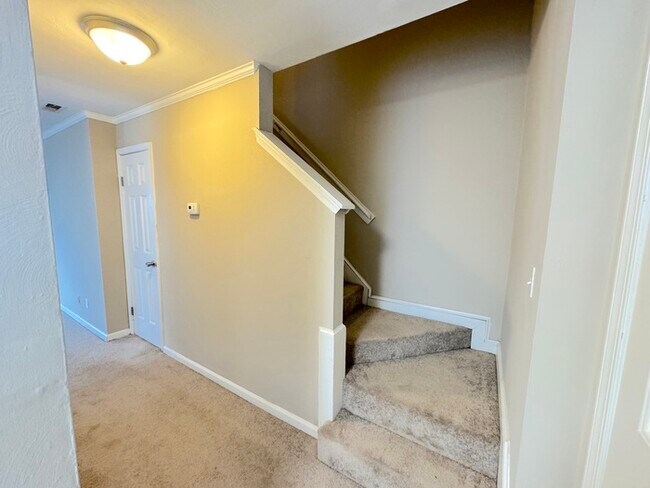 Building Photo - 1003 Green St