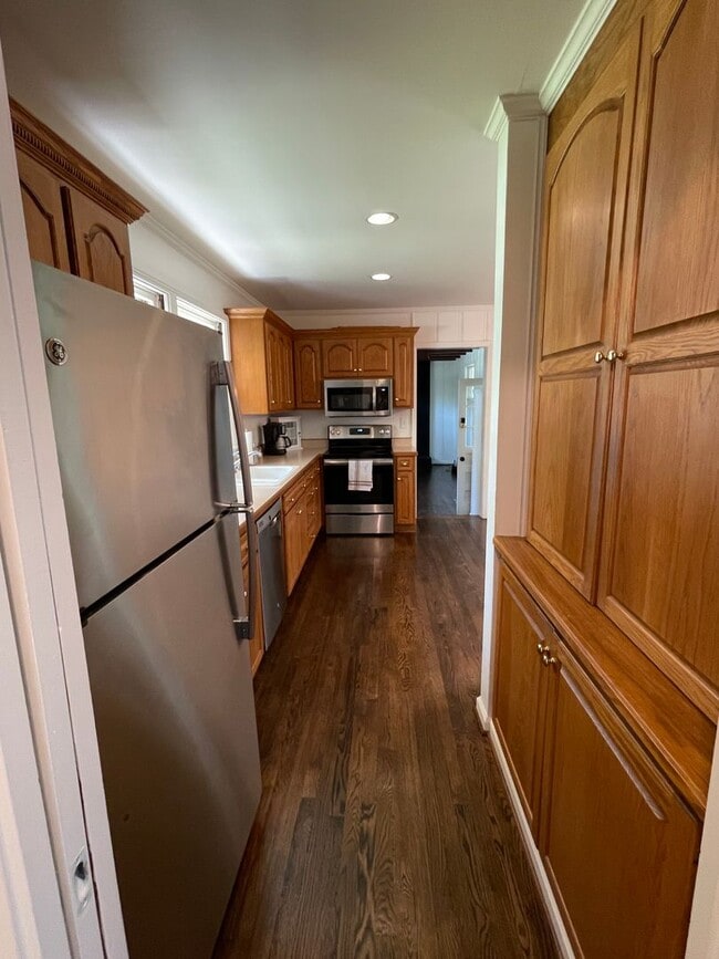 Building Photo - Beautiful Home located on .53 Wooded Corner Lot.